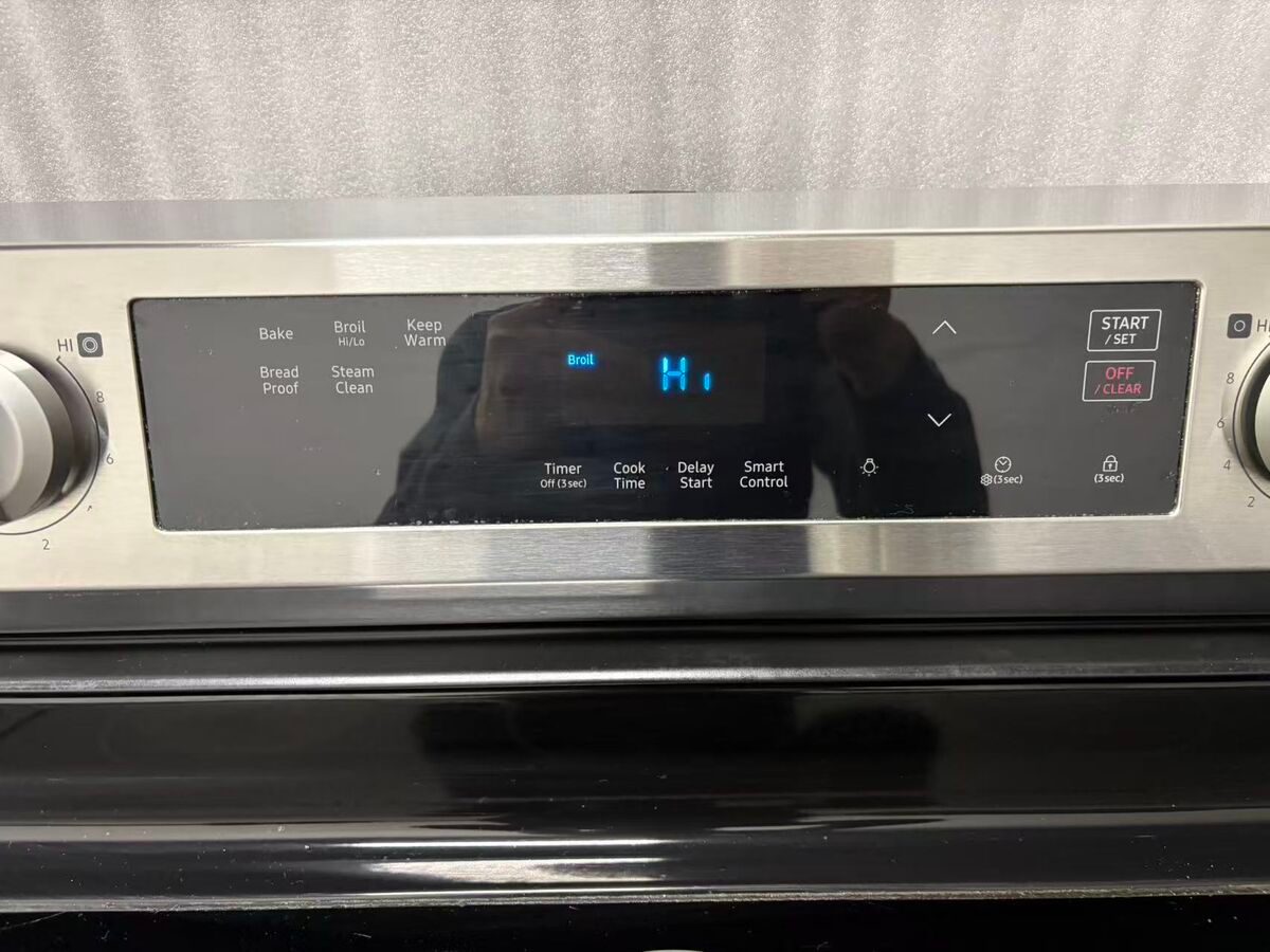 Samsung Samsung Electric Stove NE63A6111SS - View 4