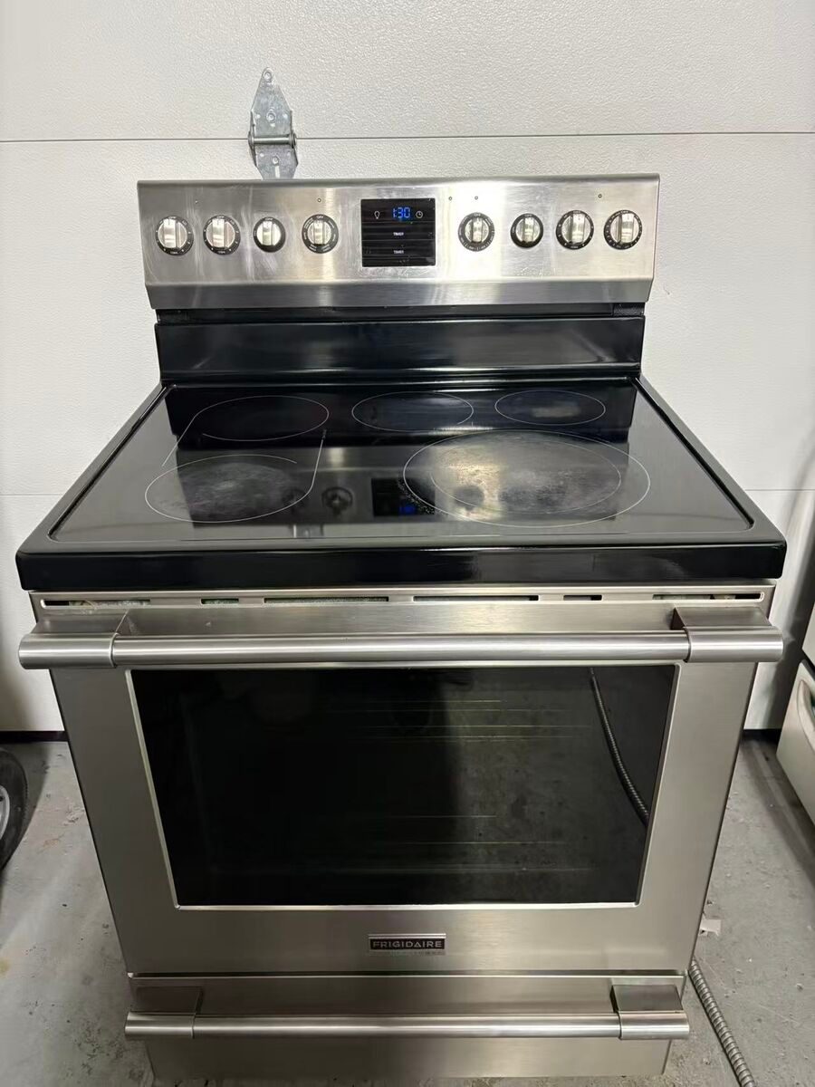 Frigidaire Frigidaire Electric Stove CPEF3077QFA - View 3