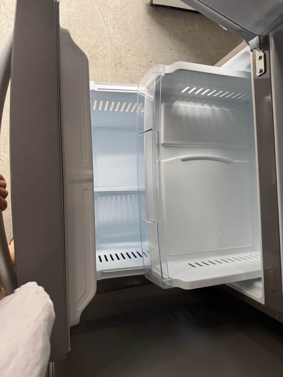 LG LG LRDNS2200S Bottom Freezer Refrigerator, 30 inch Width, ENERGY STAR Certified, 22 cu. ft. Capacity LRDNS2200S - View 3