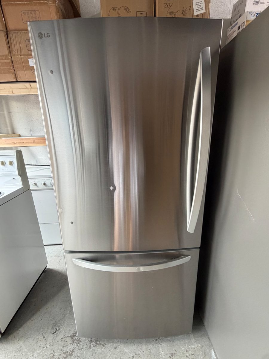 LG LG LRDNS2200S Bottom Freezer Refrigerator, 30 inch Width, ENERGY STAR Certified, 22 cu. ft. Capacity LRDNS2200S - View 10