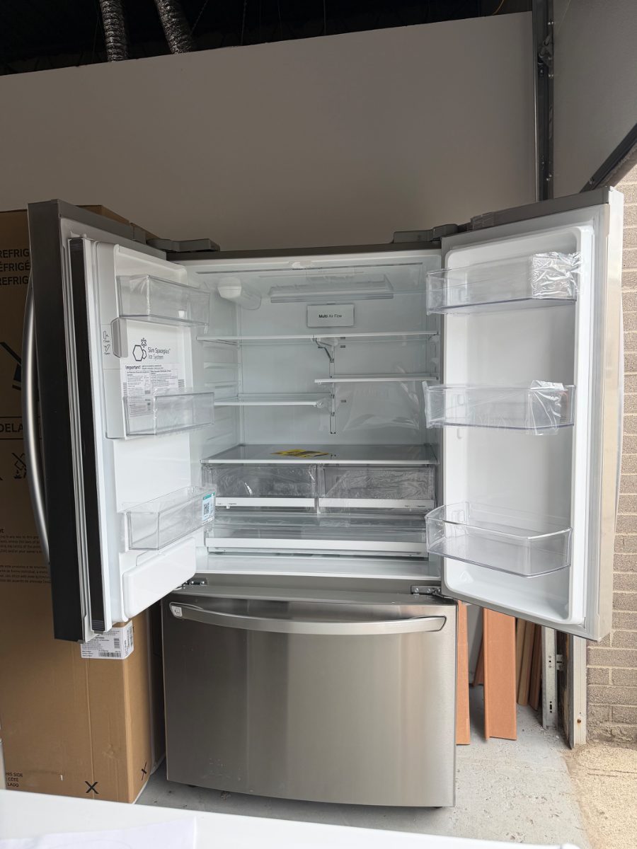 LG LG LRFS28XBS French Door Refrigerator, 36 inch Width, 27.7 cu. ft. Capacity LRFS28XBS - View 3