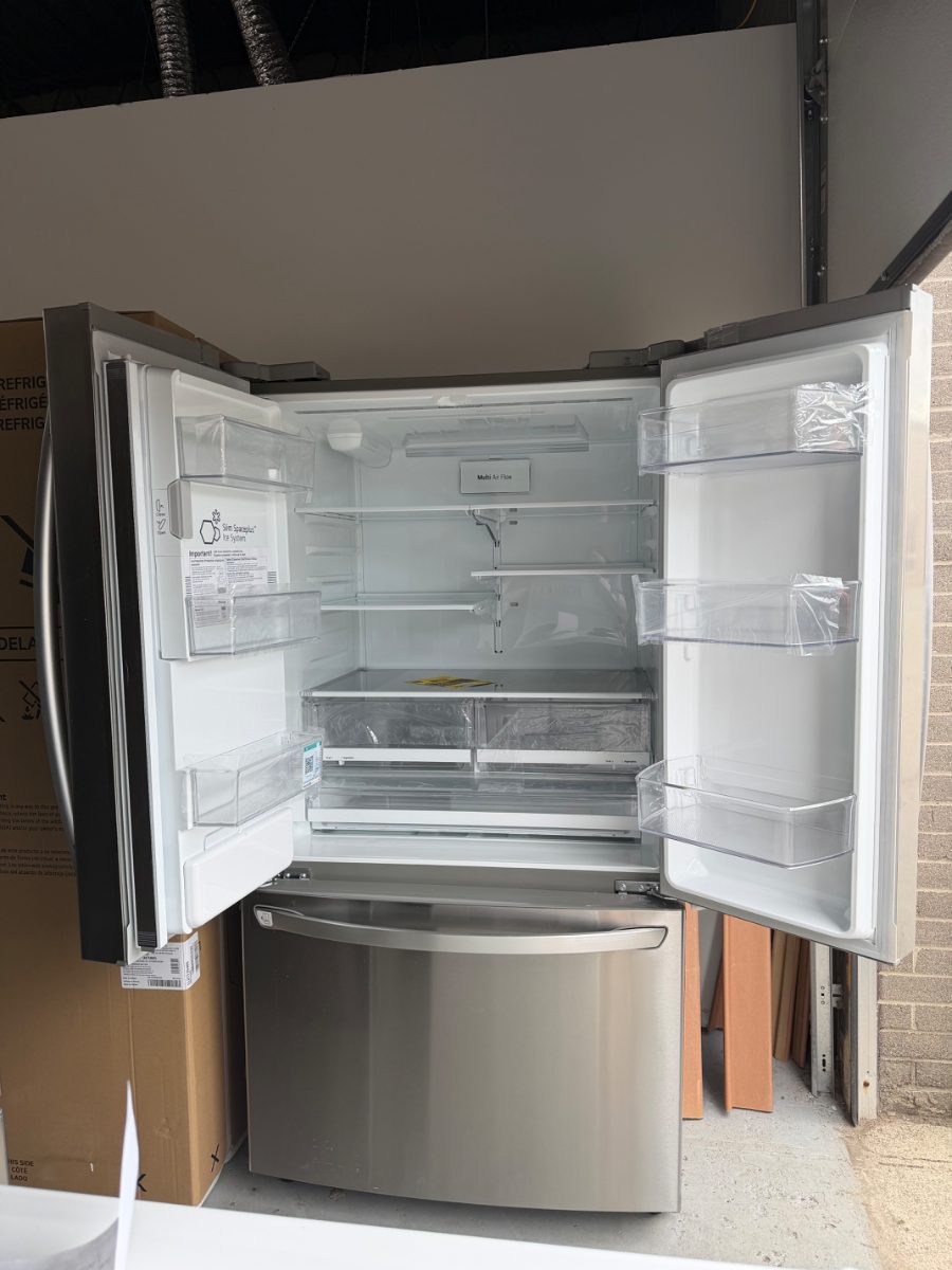 LG LG LRFS28XBS French Door Refrigerator, 36 inch Width, 27.7 cu. ft. Capacity LRFS28XBS - View 4