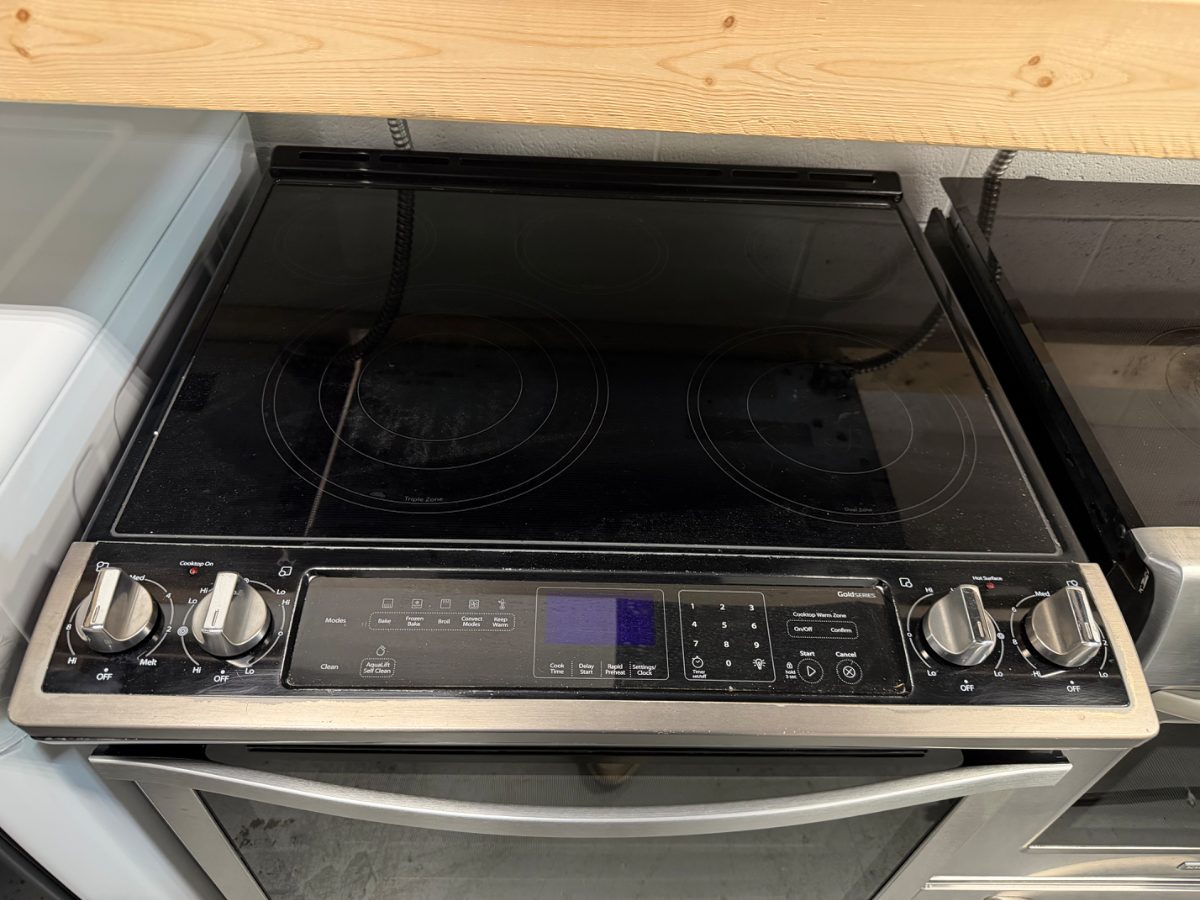 Whirlpool Whirlpool Electric Stove YWEE747H0FS1 - View 3