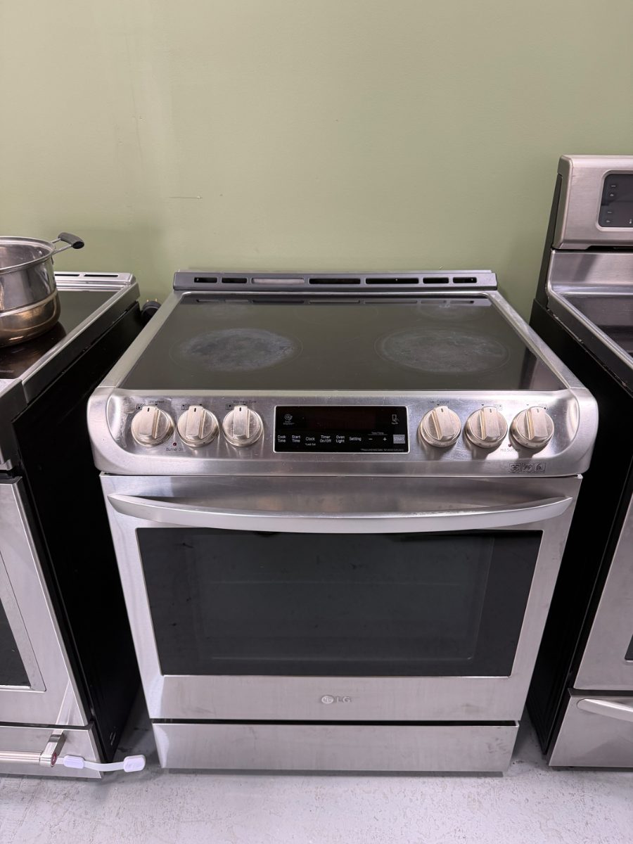 LG 30”LG Stainless Steel Electric Range LSE5613ST/00 - View 3