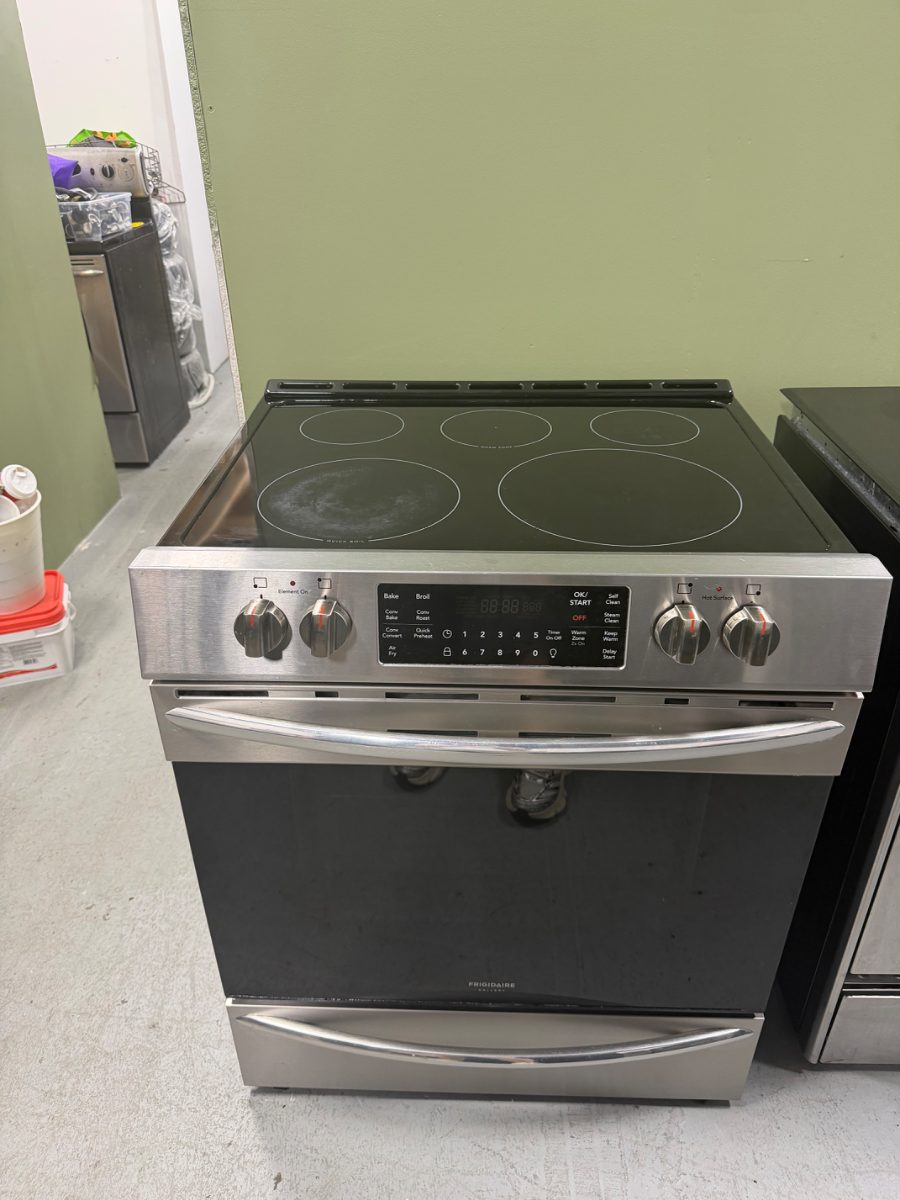 Frigidaire Frigidaire Gallery 30” Electric Range – Stainless Steel – Excellent Condition CGEH3047VFD - View 2