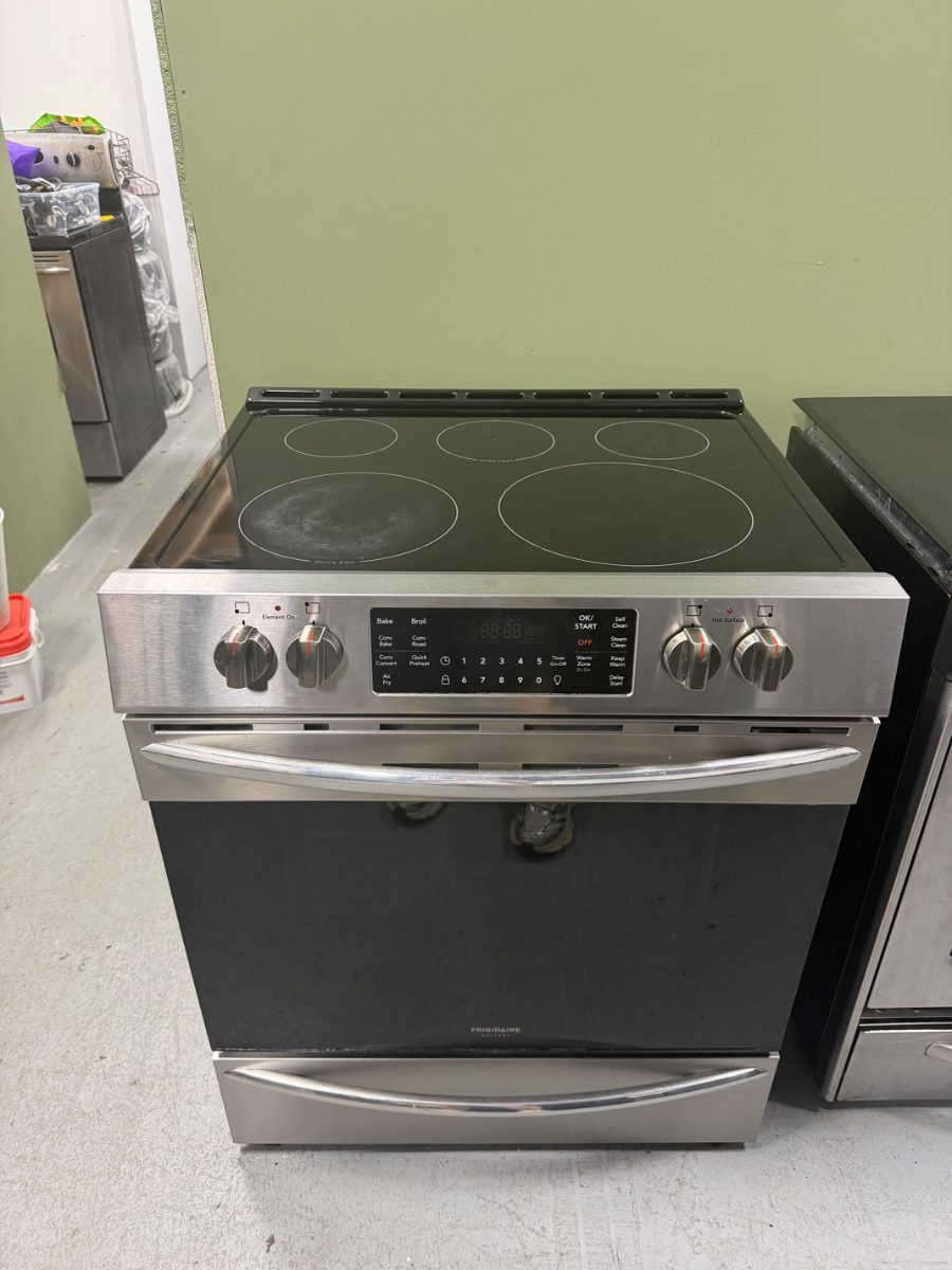 Frigidaire Frigidaire Gallery 30” Electric Range – Stainless Steel – Excellent Condition CGEH3047VFD - View 3
