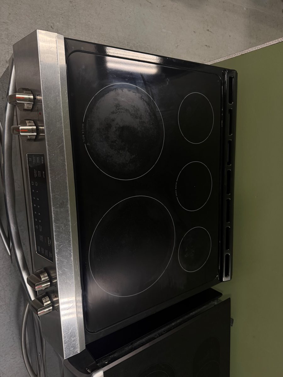 Frigidaire Frigidaire Gallery 30” Electric Range – Stainless Steel – Excellent Condition CGEH3047VFD - View 4
