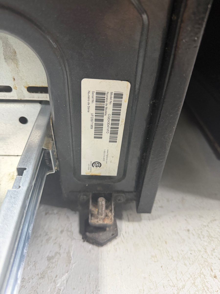 Frigidaire Frigidaire Gallery 30” Electric Range – Stainless Steel – Excellent Condition CGEH3047VFD - View 5