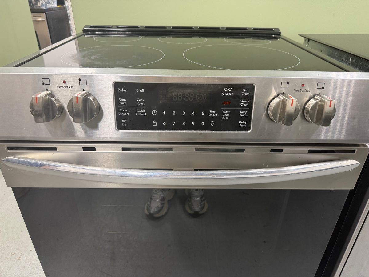 Frigidaire Frigidaire Gallery 30” Electric Range – Stainless Steel – Excellent Condition CGEH3047VFD - View 7
