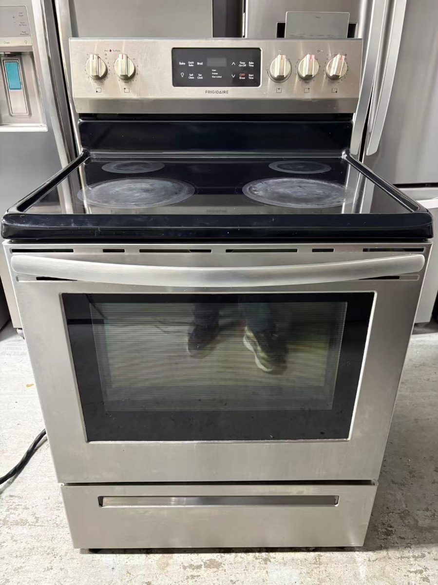 Frigidaire 30”Frigidaire Electric Range CFEF3056USC - View 3