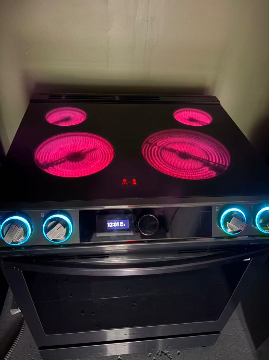 Samsung 30”Samsung Electric Slide‑in Range NE63T8711SG | Black Stainless Steel, 5‑Burner Ceramic Cooktop NE63T8711SG - View 4